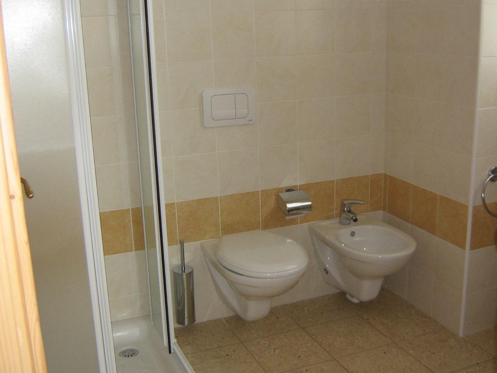 Taxus Hostel Pieve Tesino Room photo