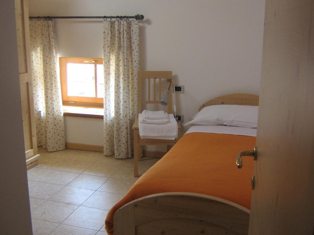 Taxus Hostel Pieve Tesino Room photo